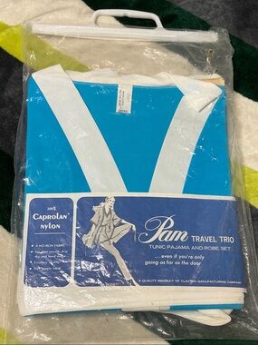 Vintage 70s PamTravel Trio Tunic Pajama &Robe Set Deadstock Caprolan Nylon lg
